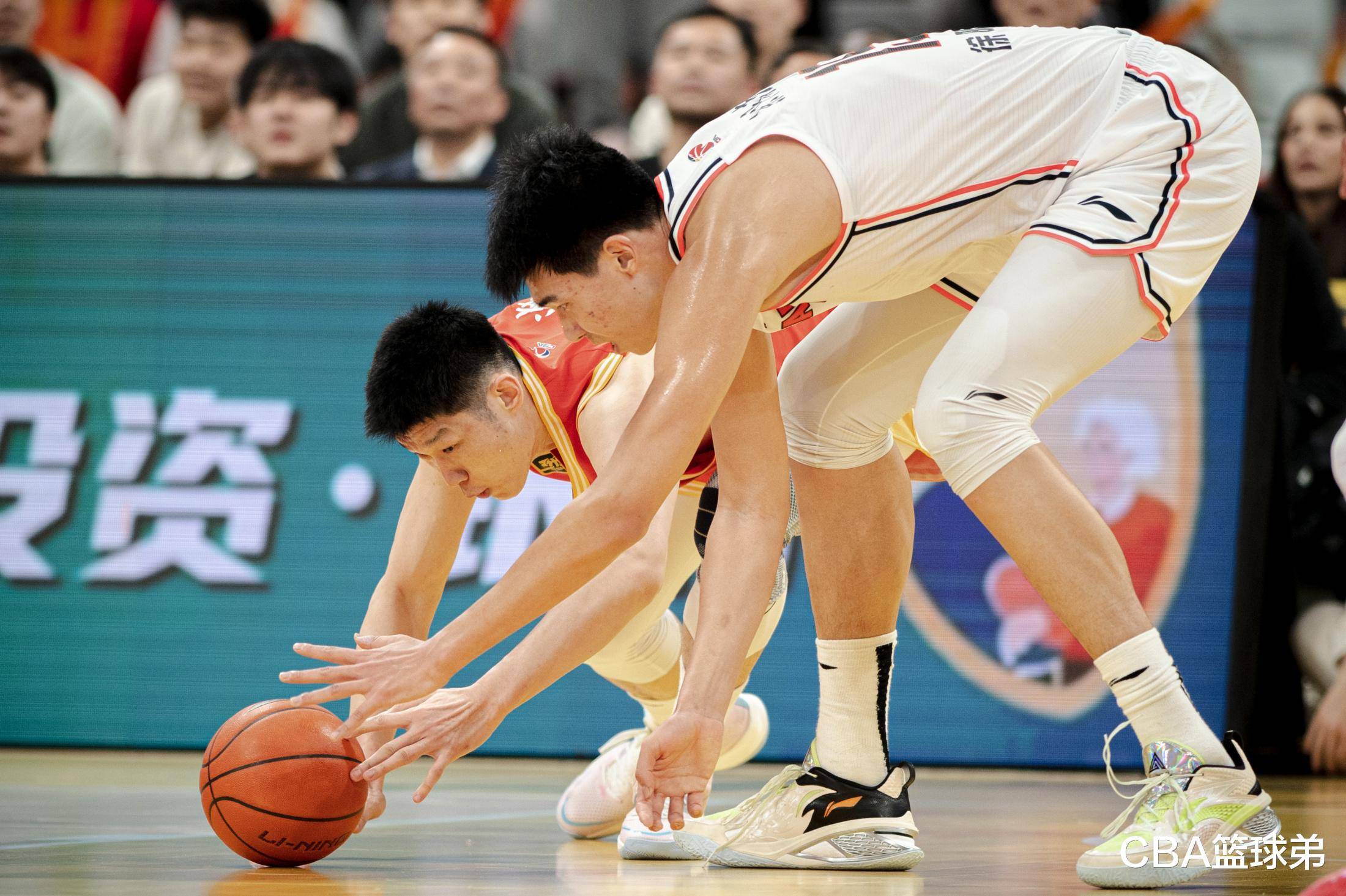 篮球比赛球队进攻节奏明朗，或将占据领先地位