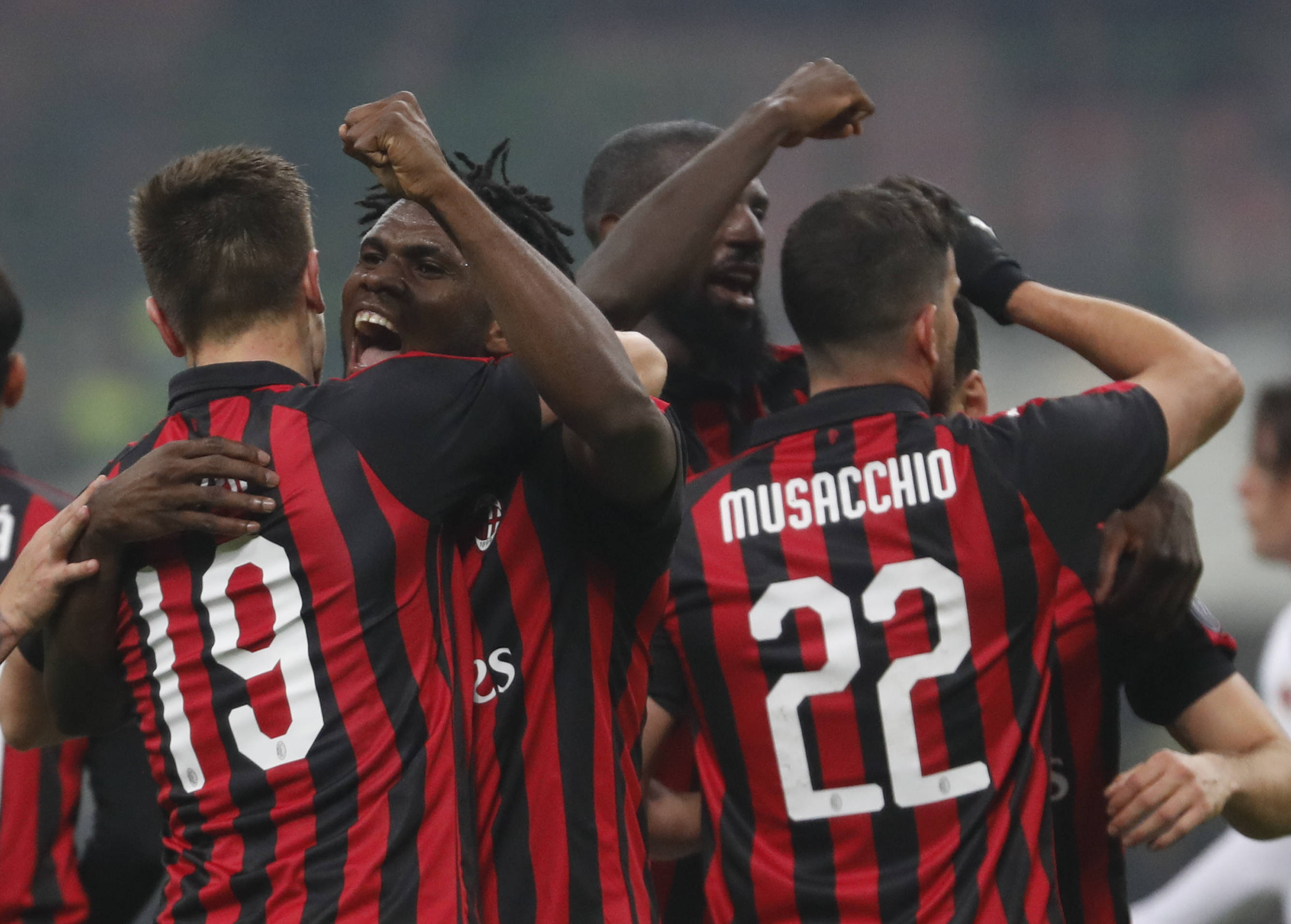 包含那不勒斯主场小胜AC米兰，保持不败的词条