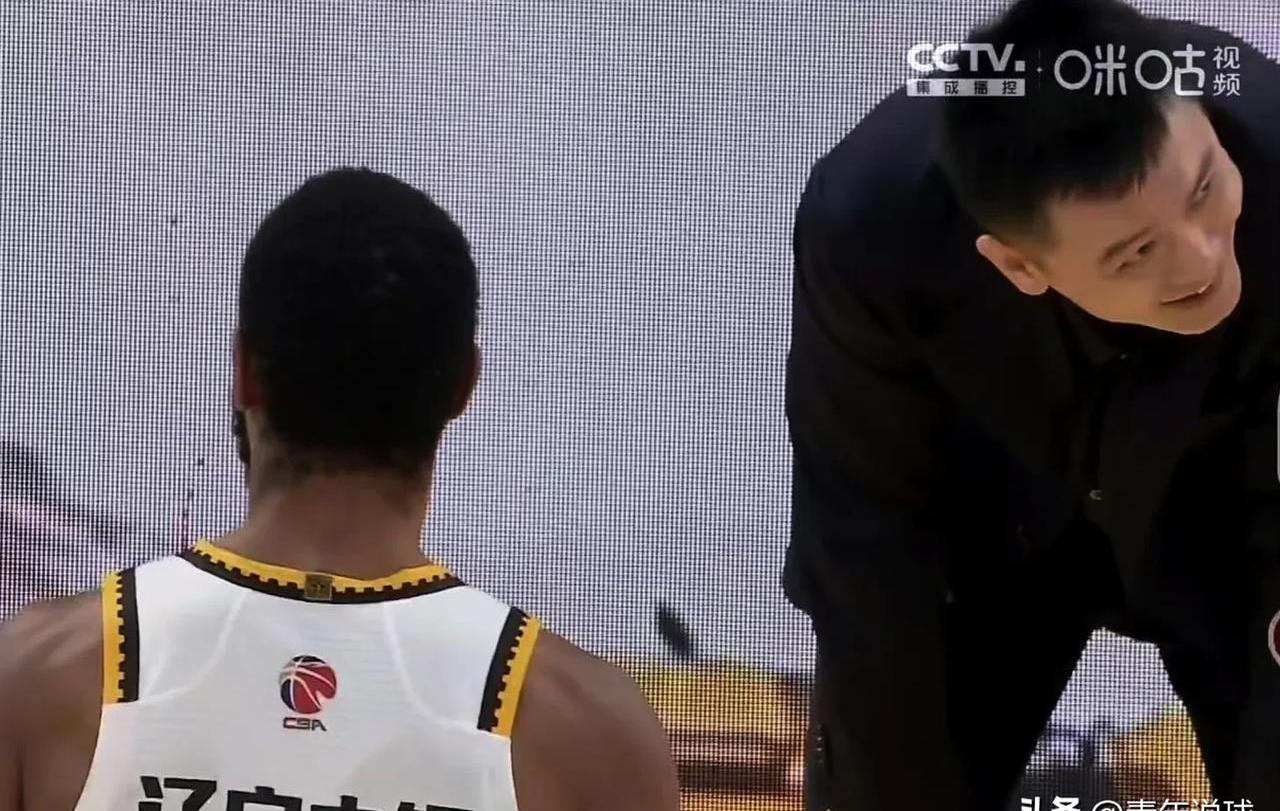 珍贵赛事录像曝光发疑似犯规瞬间引争议