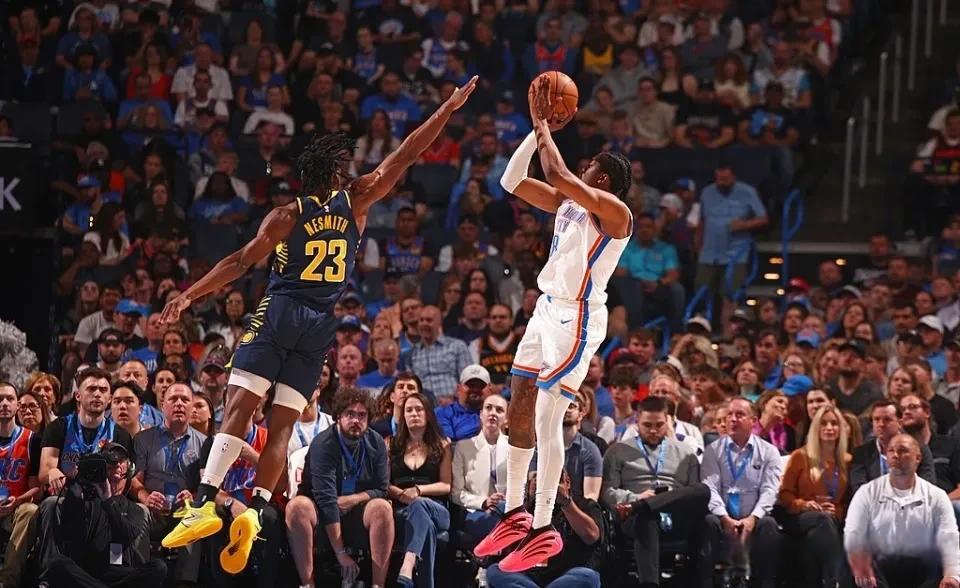 雷霆队主场击败步行者队，取得胜利