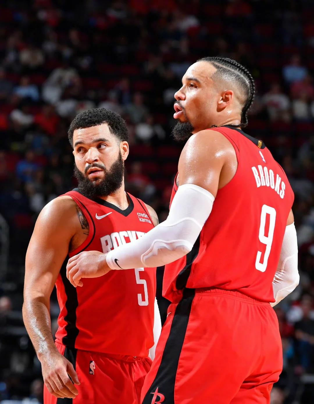 火箭队大胜，稳居西部前列