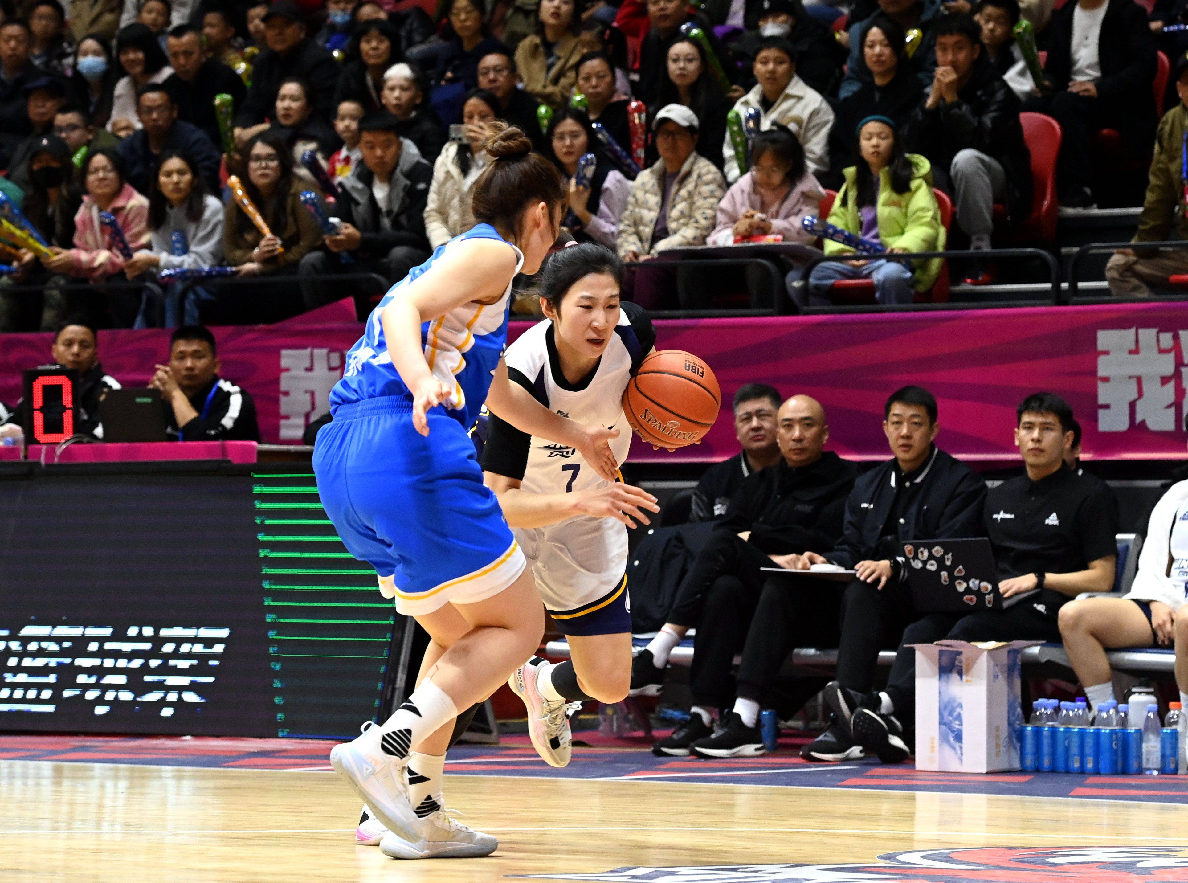 山东女篮再度获胜，实力雄厚