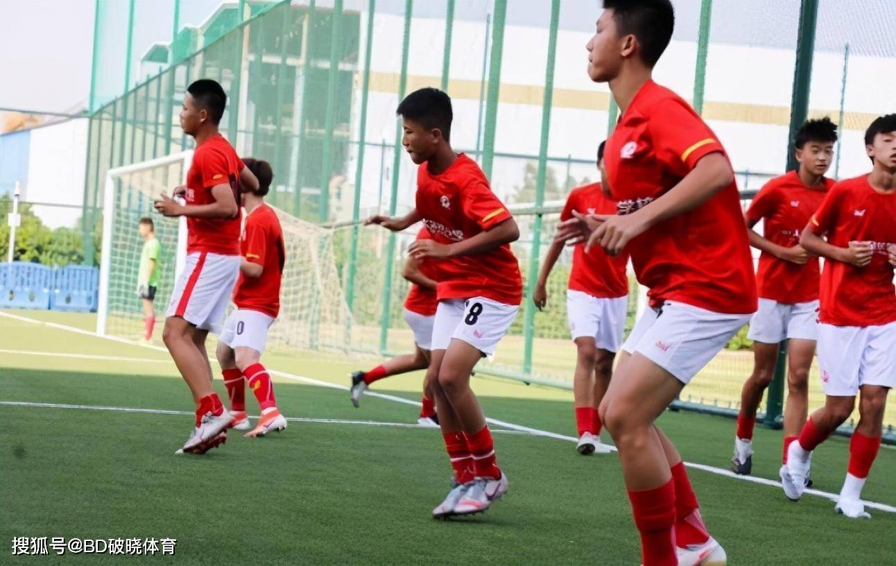 包含小球员因表现出色获得提拔机会的词条