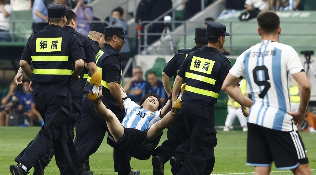 克罗托内客场大胜切沃，起步追赶保级希望的简单介绍