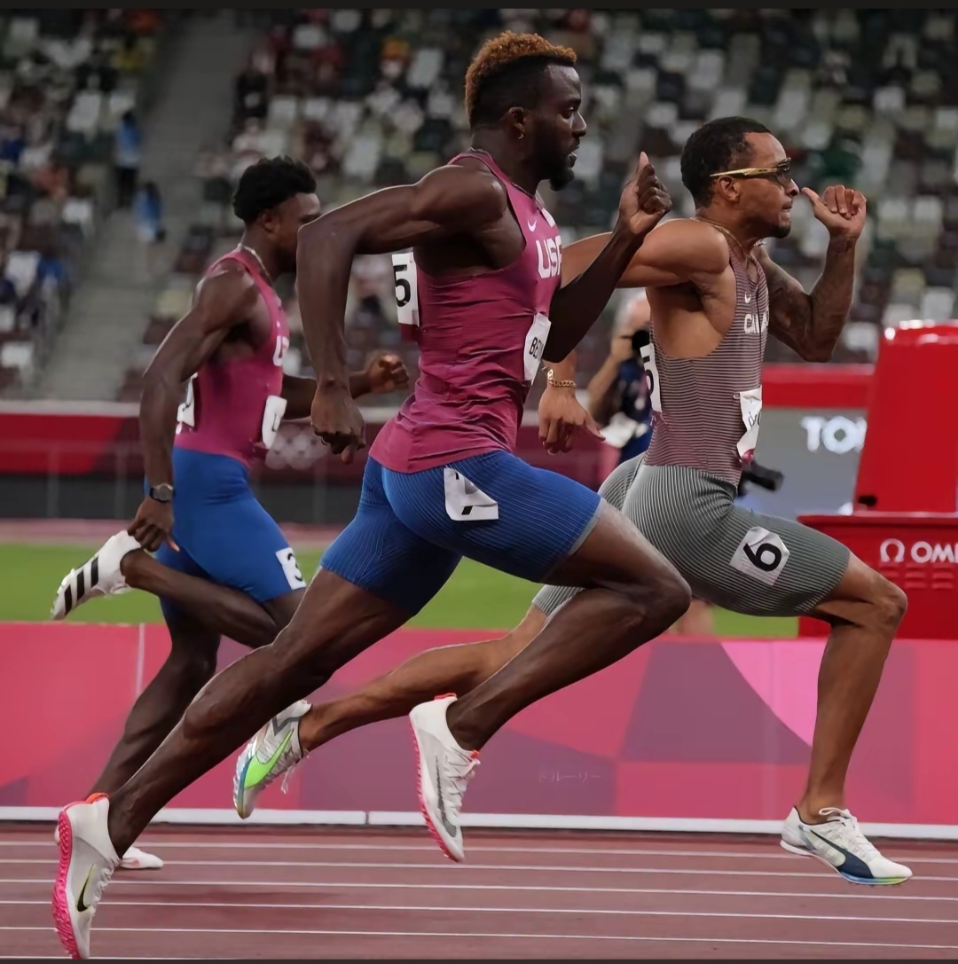 举重冠军雄风再起，稳拿金牌