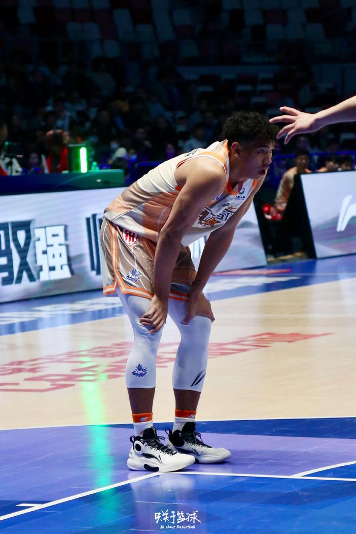 CBA赛场上球员技术不断提高，球队实力渐见雏形的简单介绍