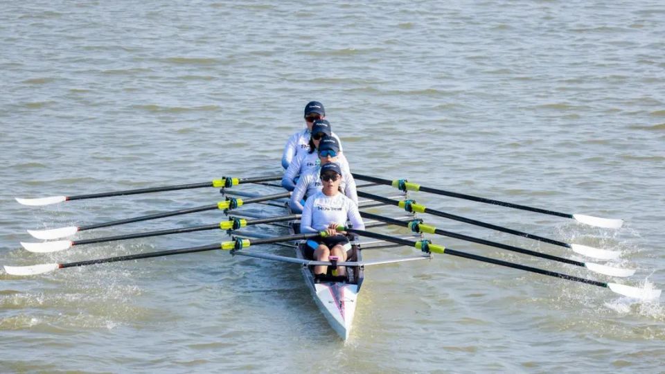 赛艇单人小组比赛里约熟悉水域上演激烈抢夺