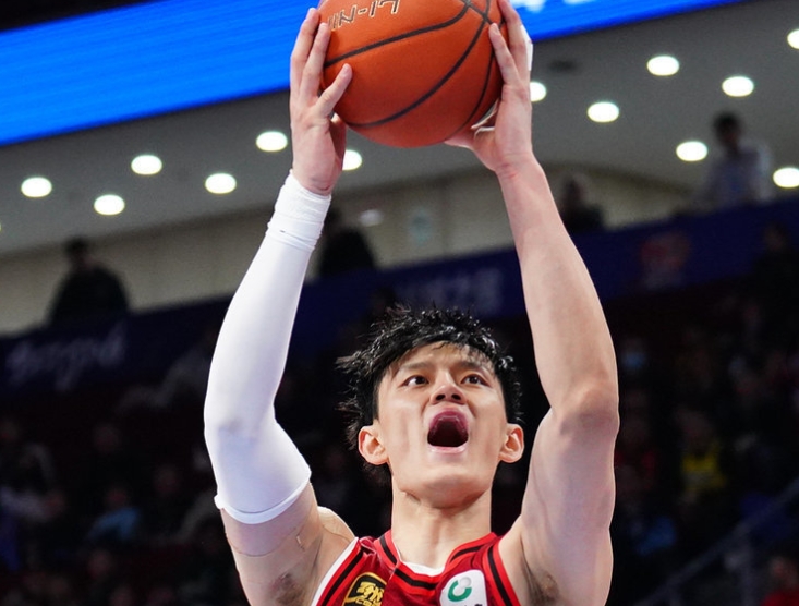 汉堡队气场强劲赢得胜利领先优势的简单介绍