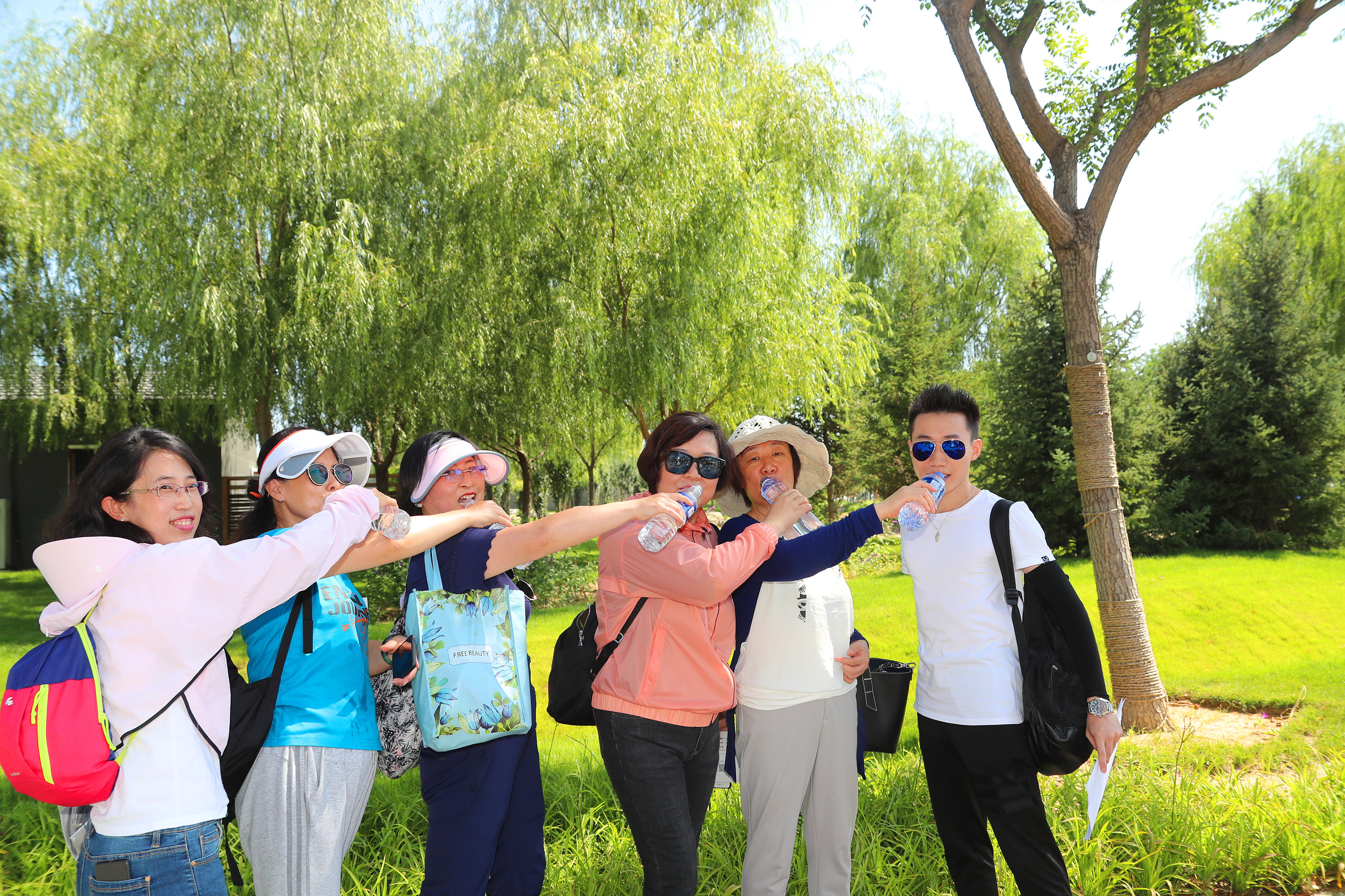 黑龙江冰熊队团结一心，向前进发展