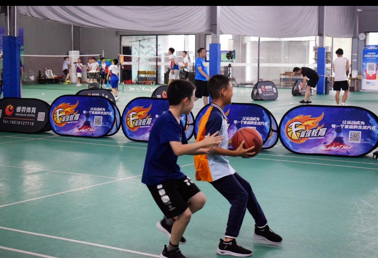 队员们备战决赛，训练场上汗水与梦想同在