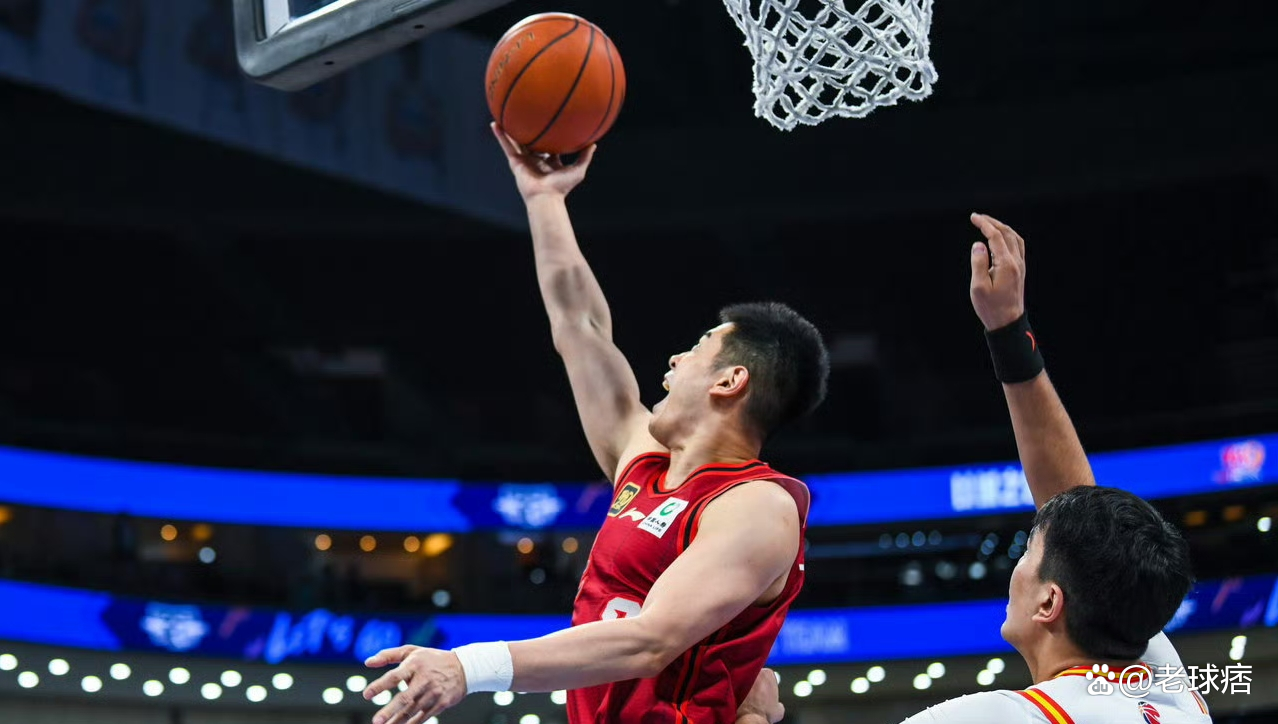爱游戏官网-球队夺得关键比赛胜利，豪取三分