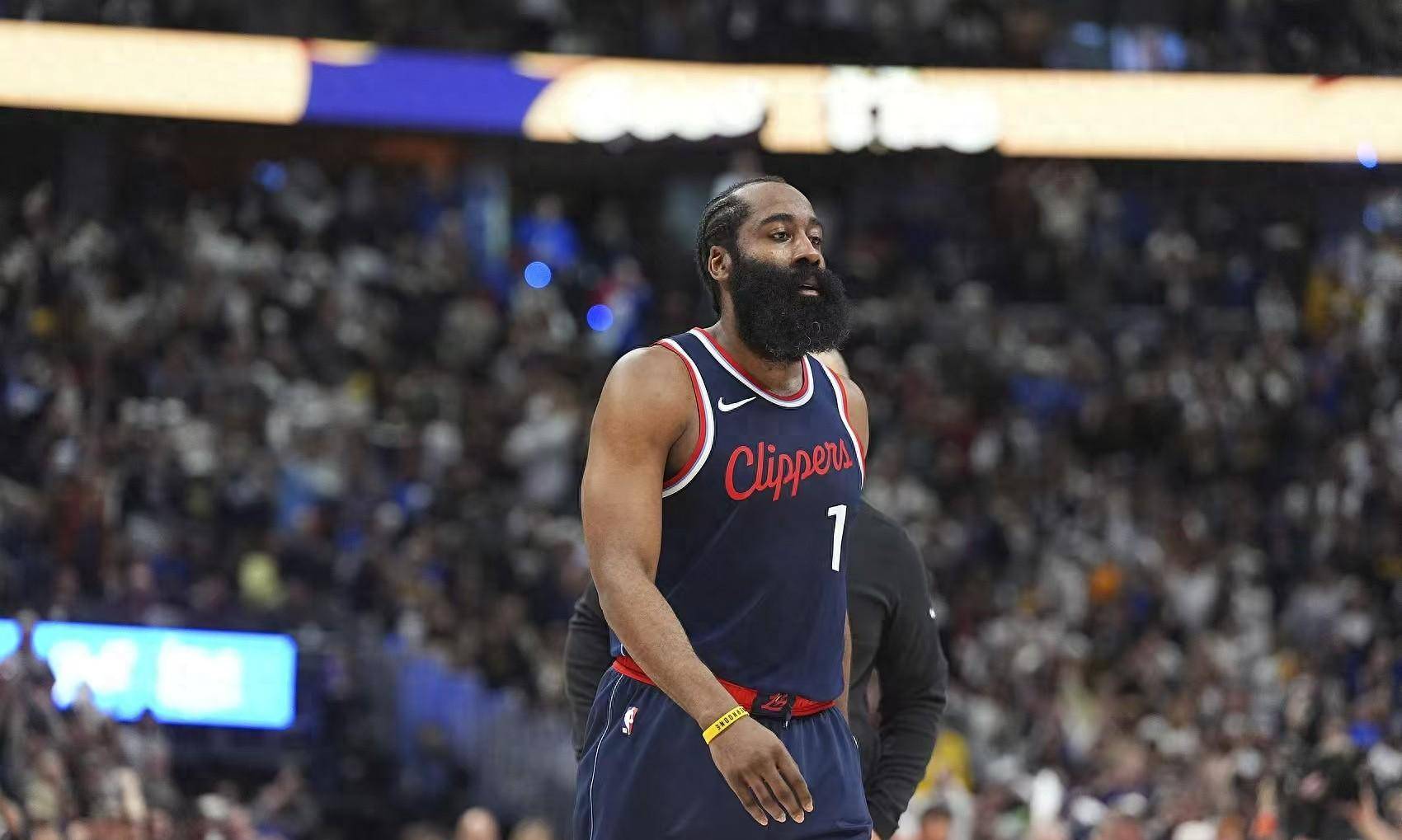 爱游戏下载-火箭惨遭逆转，哈登露出挫败神情