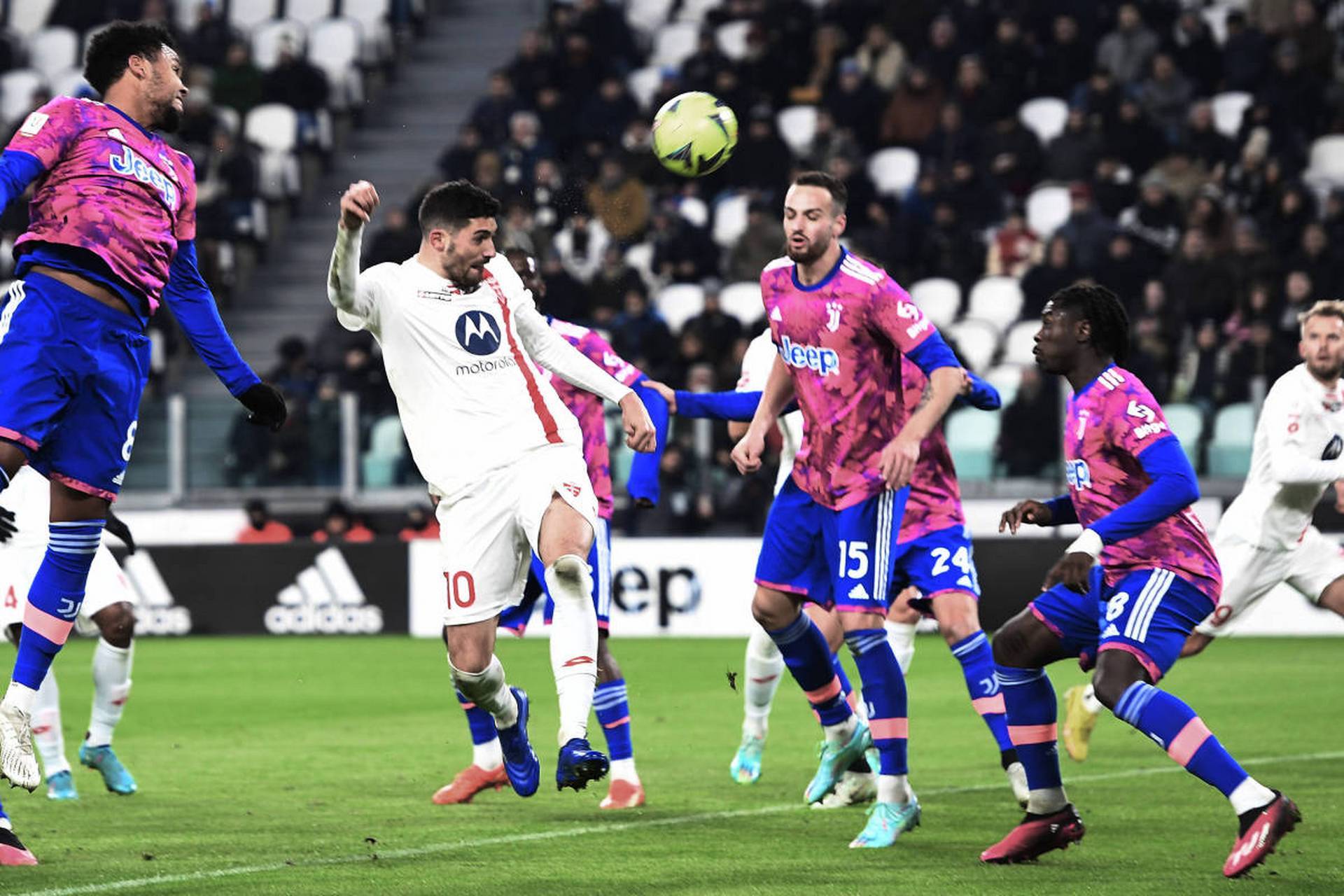 精彩比赛！比利亚雷亚尔击败西班牙人