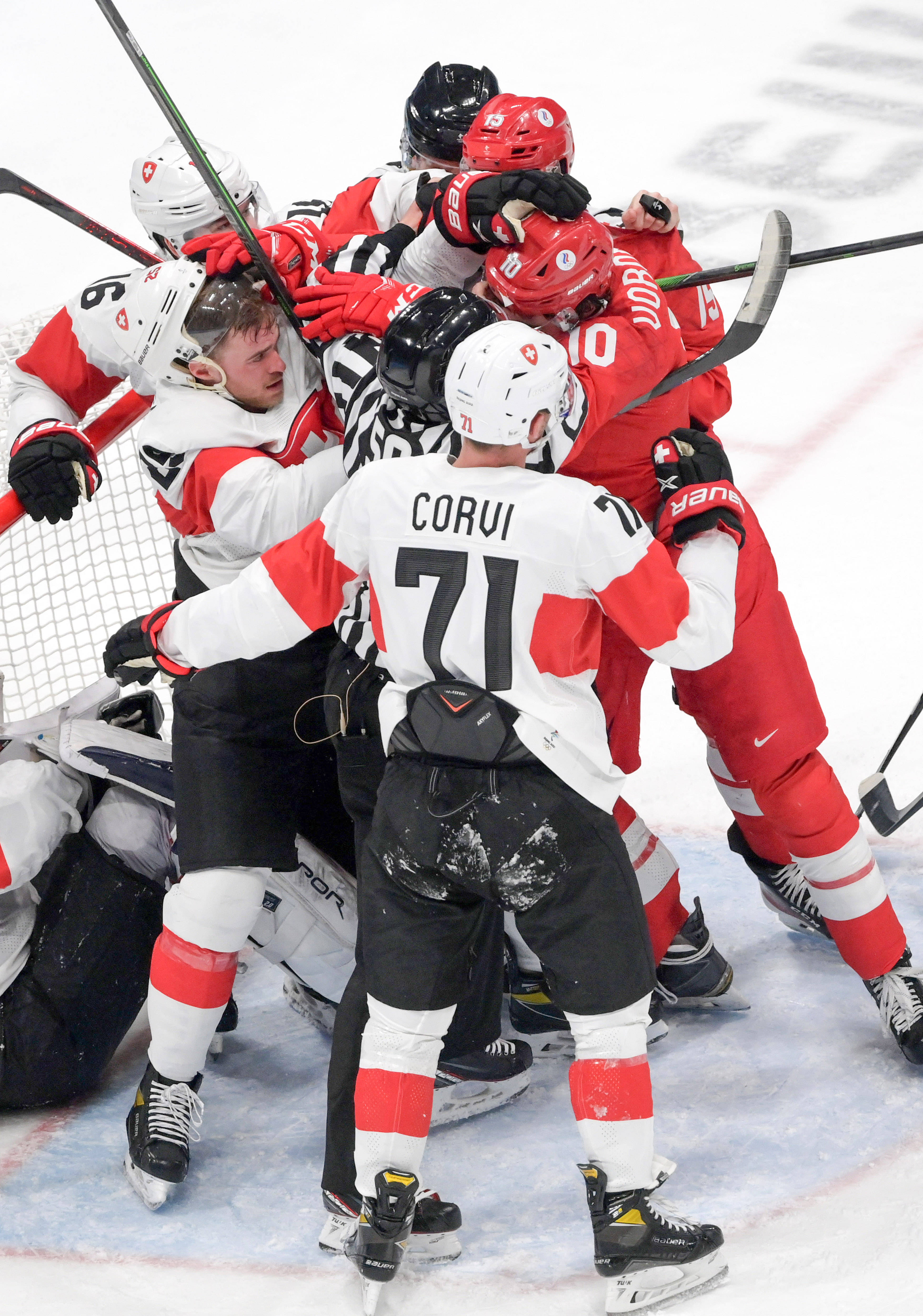 瑞士冰球队大放异彩，实力尽显
