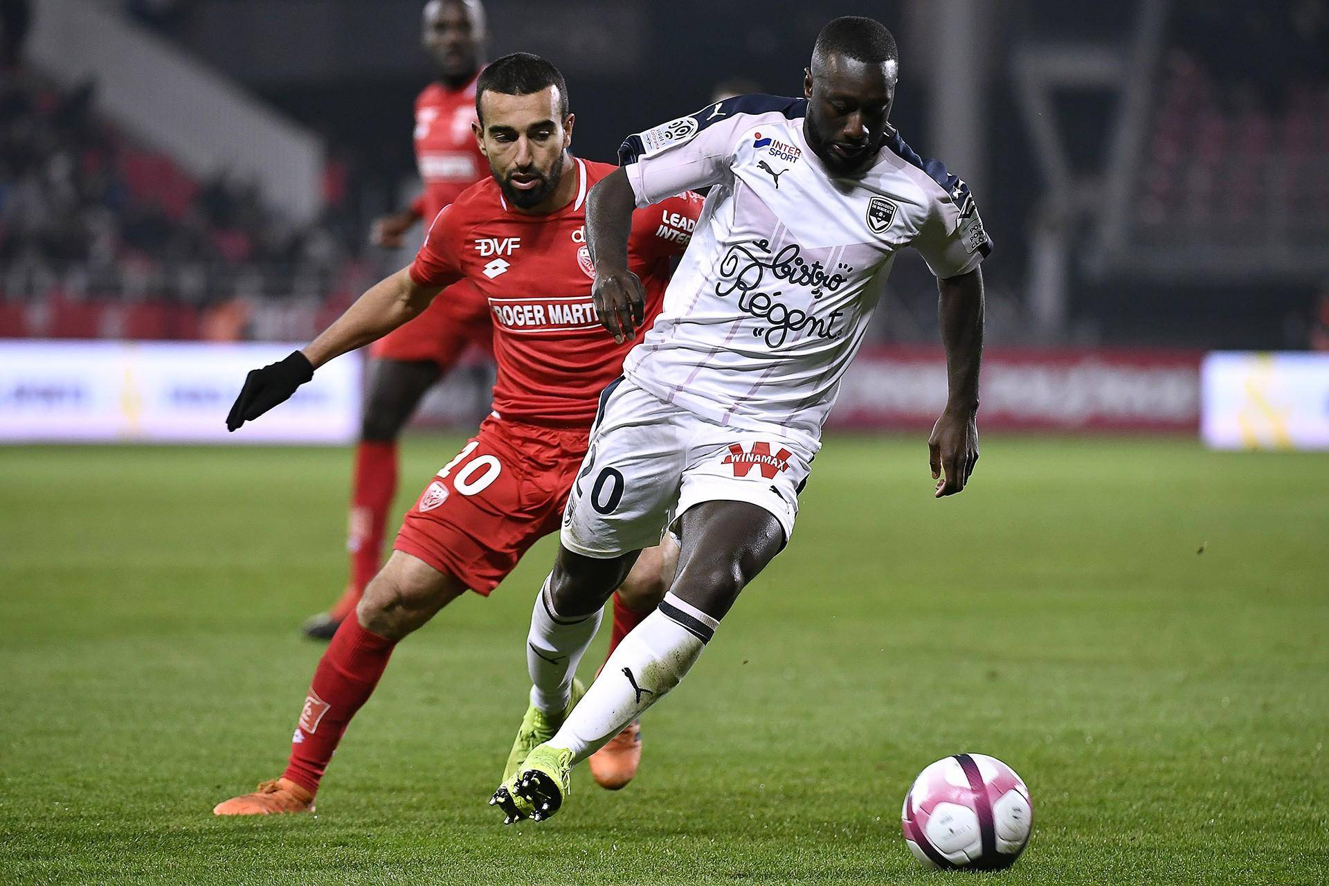 里昂客场逆转波尔多，保持不败