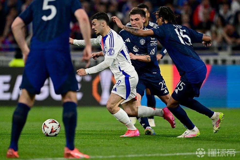 里昂客场逆转波尔多，保持不败