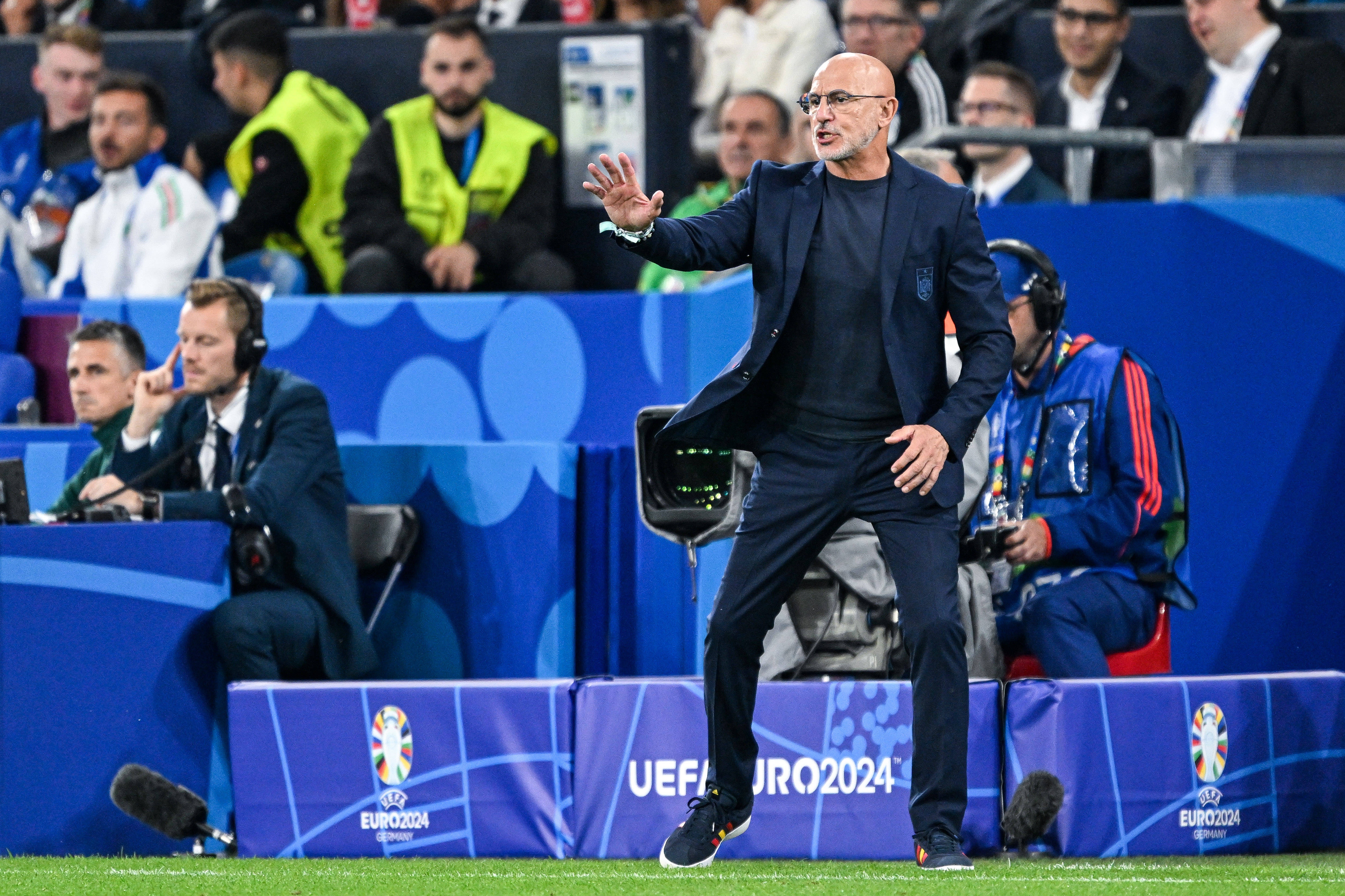 西班牙大胜瑞典，稳居小组第一