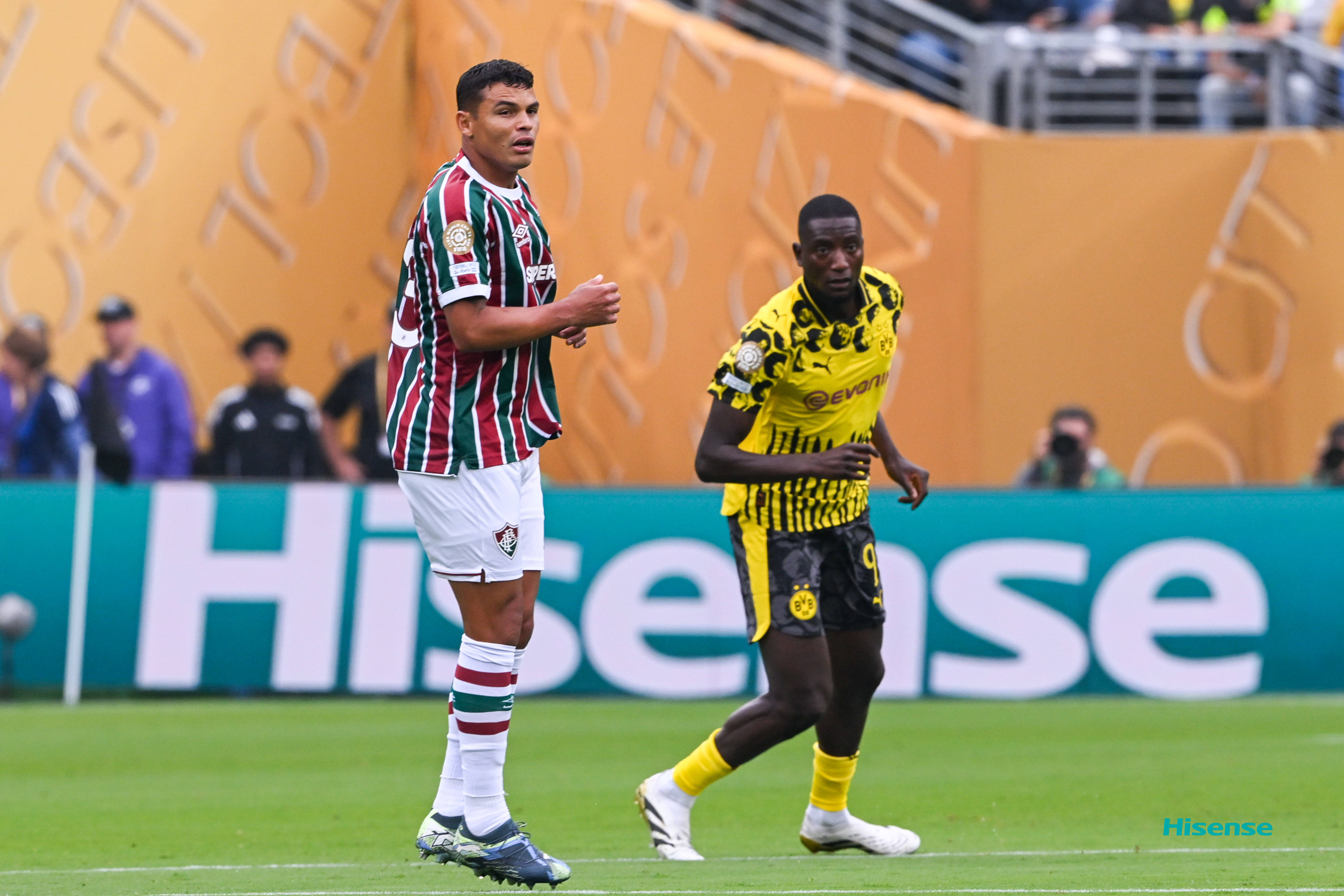 南美球队在国内联赛中争强斗胆