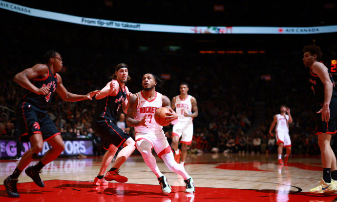 猛龙客场击败骑士，范弗利特抢眼表现