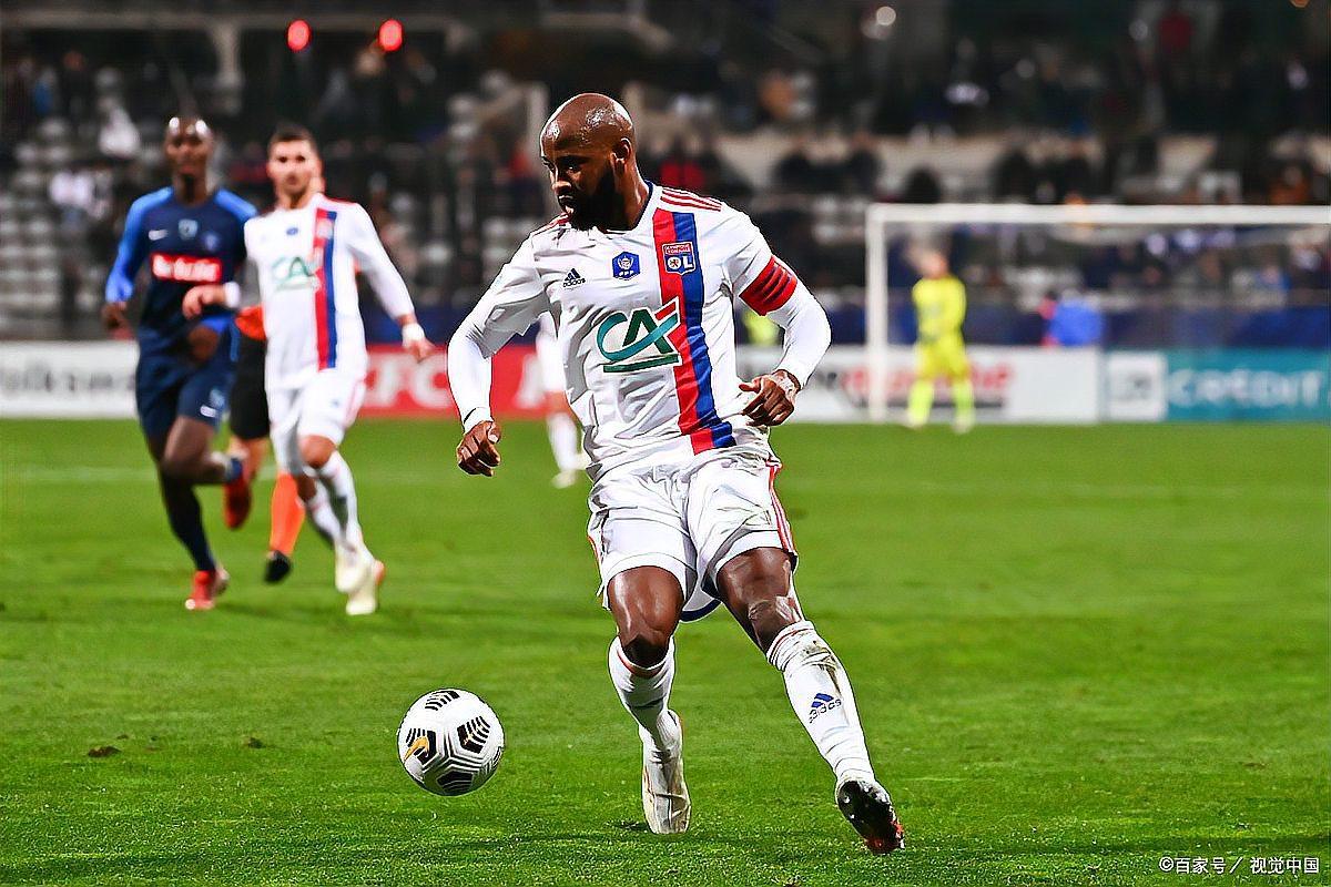 包含南特足球俱乐部主教练调整战术，球队开启连胜模式的词条