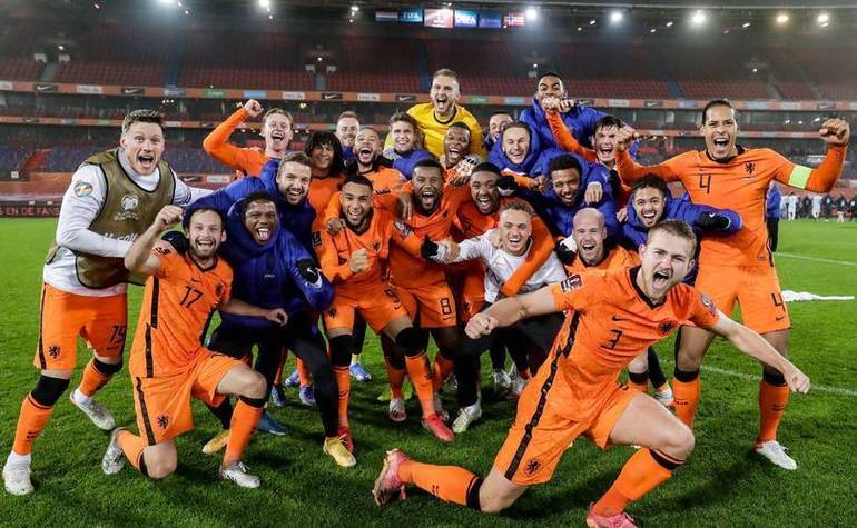 荷兰队逆袭战胜波兰队，稳固次席的简单介绍
