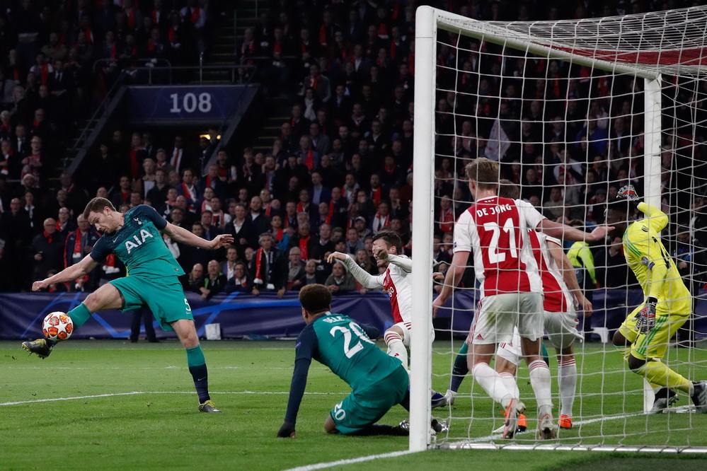 包含阿贾克斯壮大联赛成绩，欧冠之路愈加坚定的词条