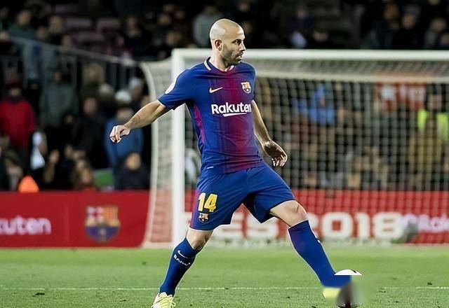 巴萨中场马斯切拉诺宣布退役，为球迷送上感谢