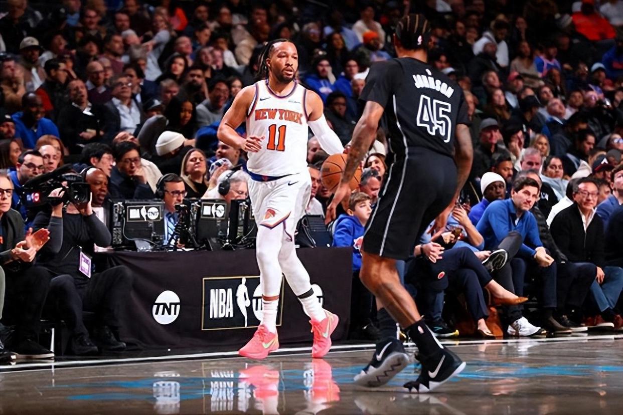 篮网球员训练备战，全队气势如虹