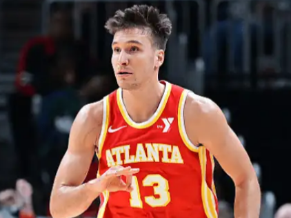 关于老鹰队年轻后卫状态飙升，球队表现逆转的信息