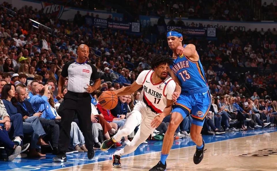 开拓者力克雷霆，结束两连败