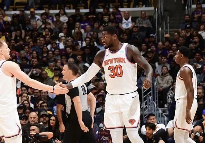 纽约尼克斯轻取开拓者，兰德尔砍下25分