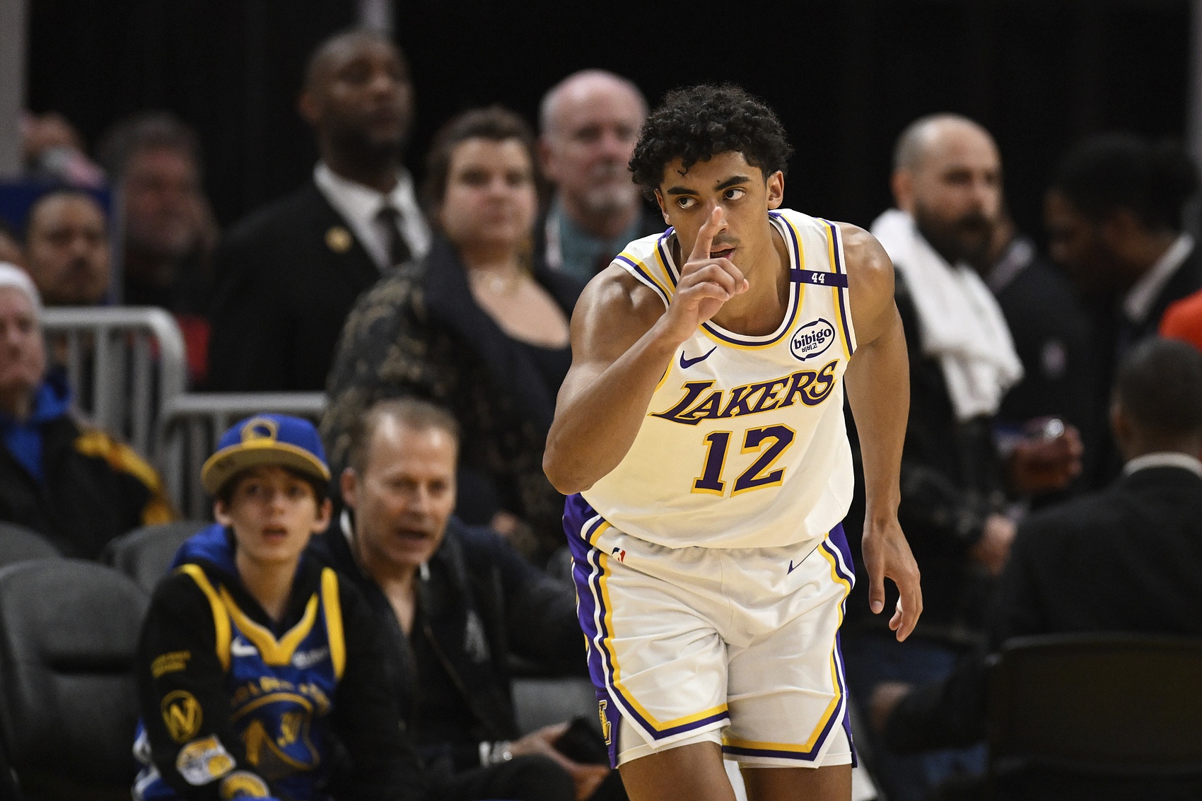 乔治建功，湖人队击败开拓者