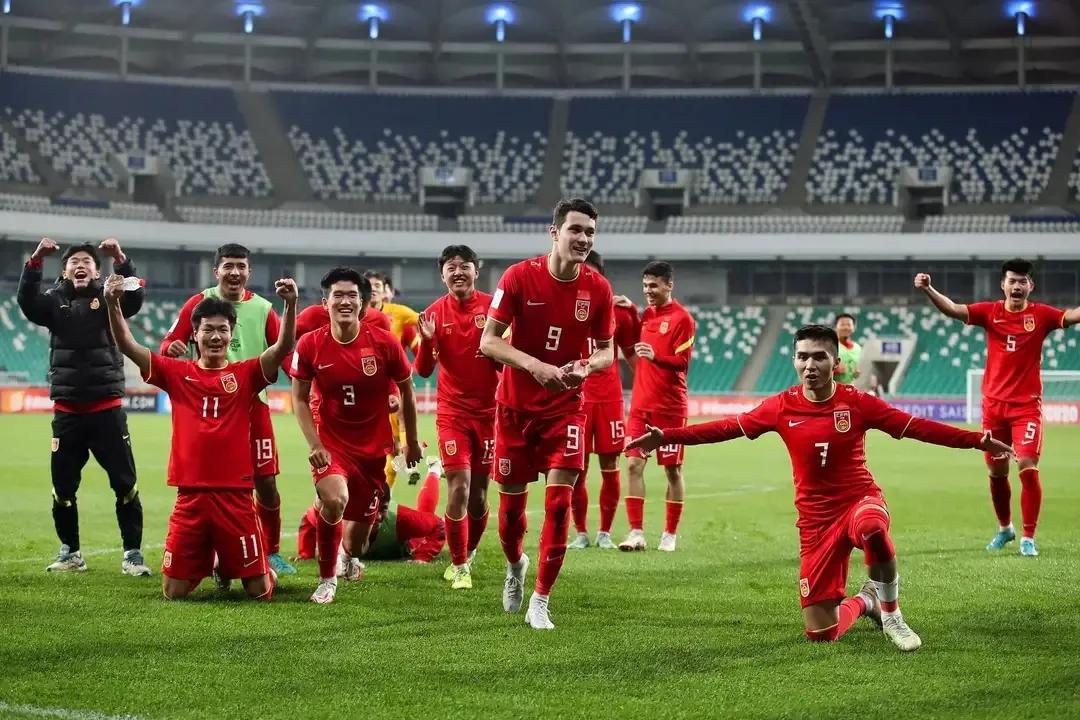 国内足球热议：中超球队蓄势待发