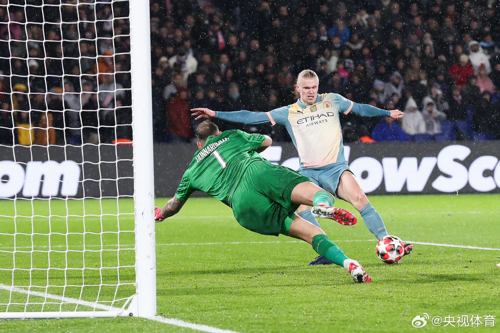 曼城在欧冠赛场上获得胜利，继续前行