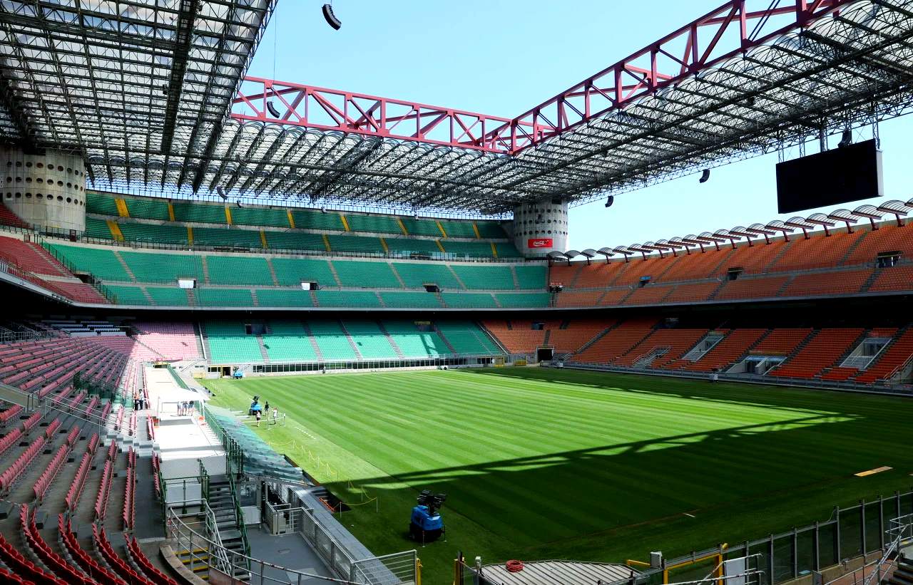 莱切大将退役告别，球场风采依旧令人敬仰