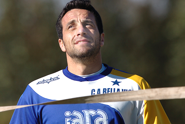 乌拉圭新星在击剑比赛中获得银牌，大放异彩