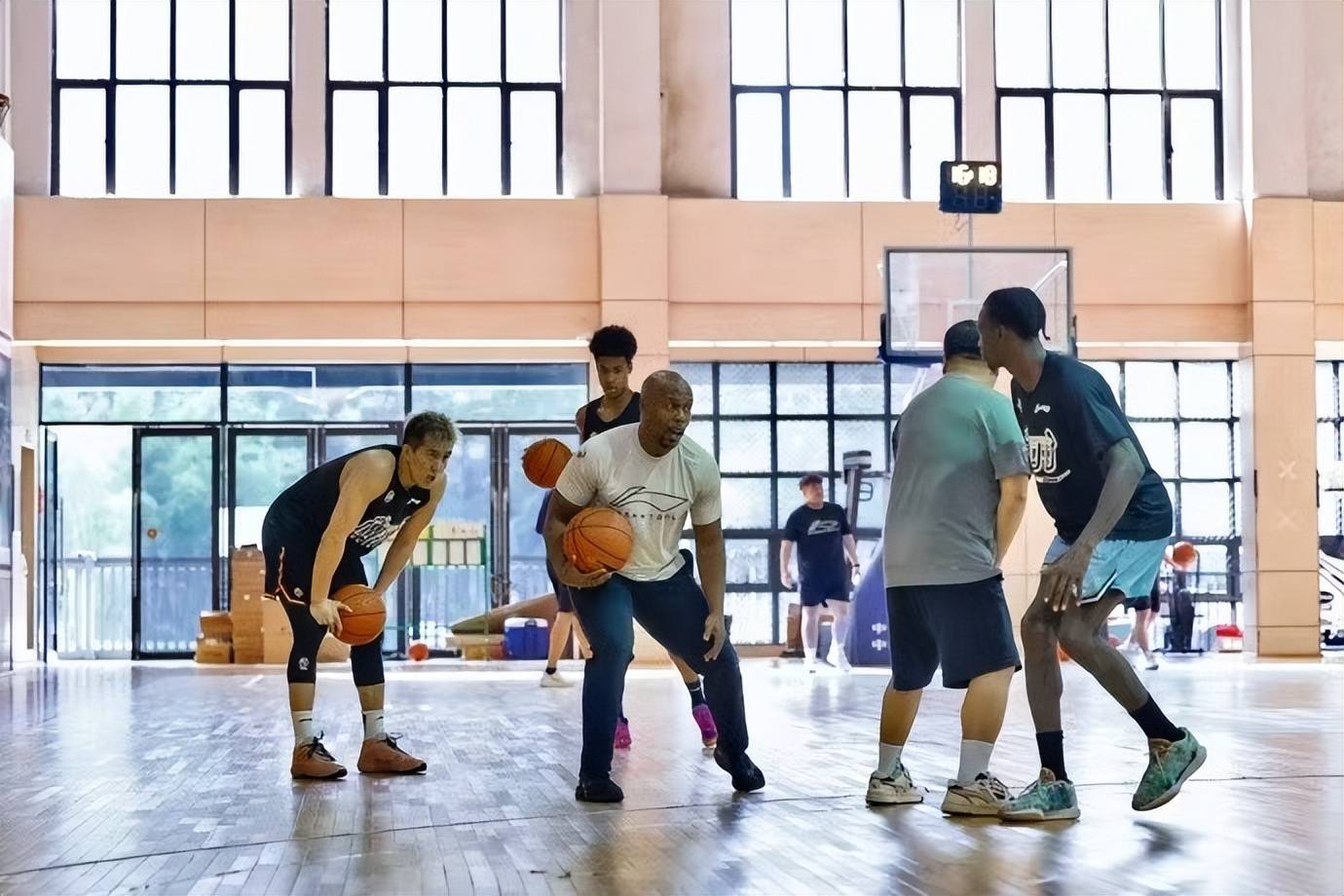 新疆队碾压尼克斯，郭艾伦带队取胜