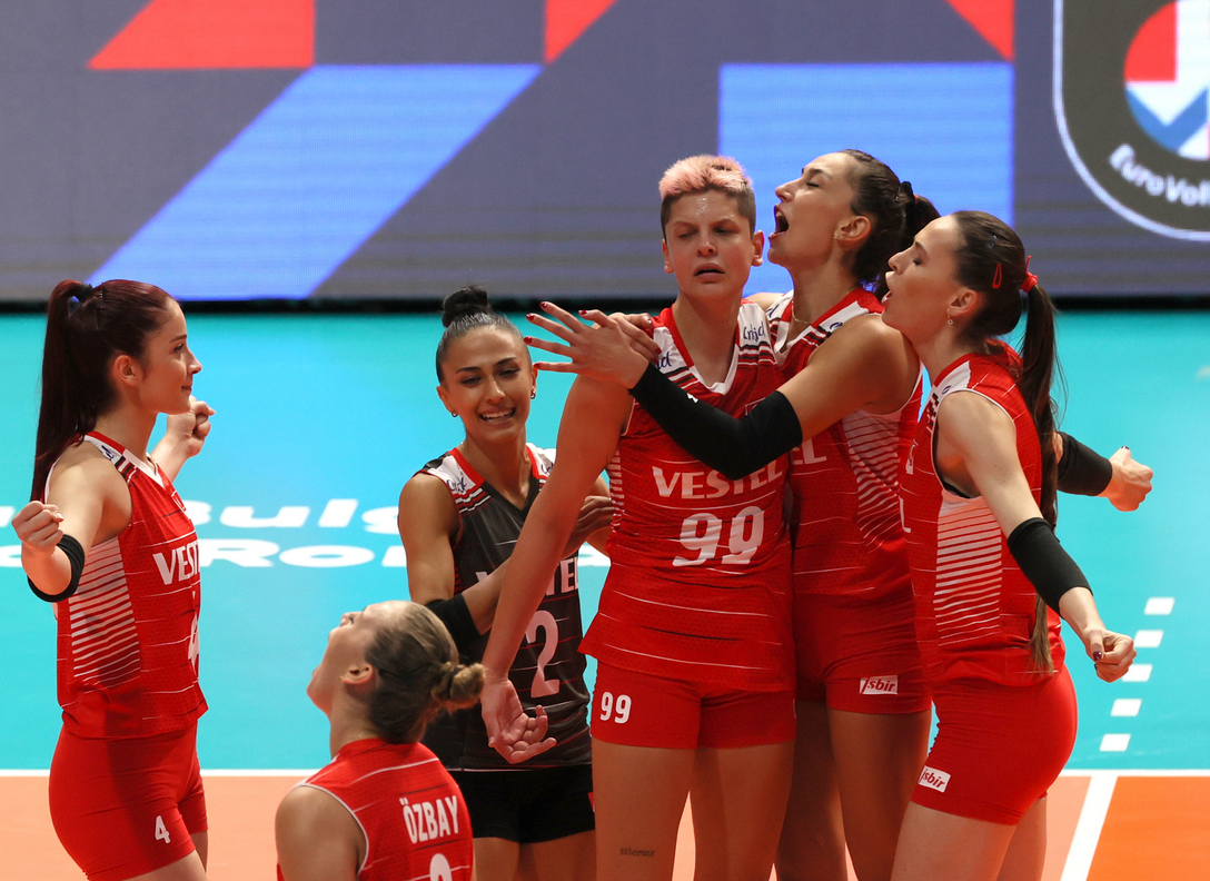 波兰队横扫中国队,张继科带队取胜 波兰队横扫中国队,张继科带队取胜