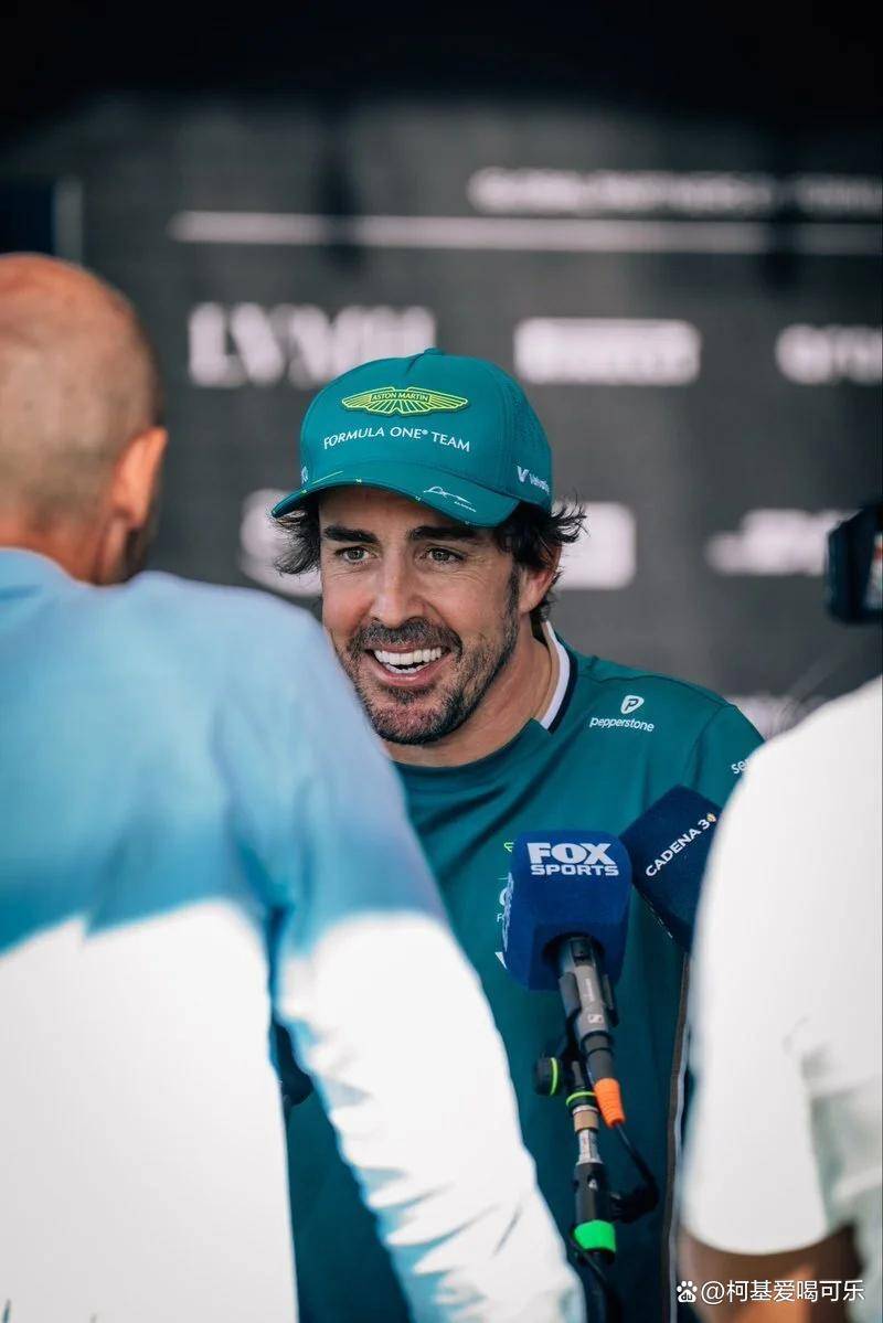 爱游戏APP-梅赛德斯绝杀雷诺车队，阿隆索点燃赛场的简单介绍