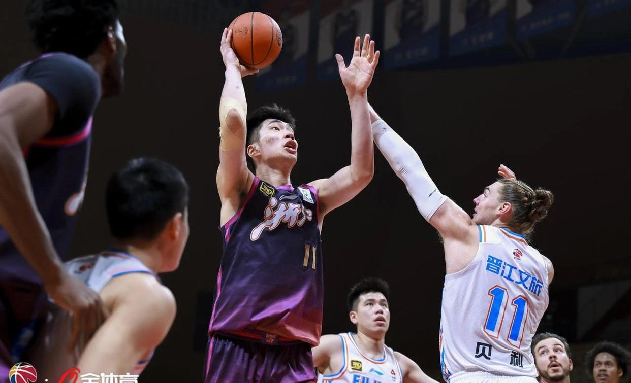 关于勇士碾压浙江队，胡金秋状态火热的信息