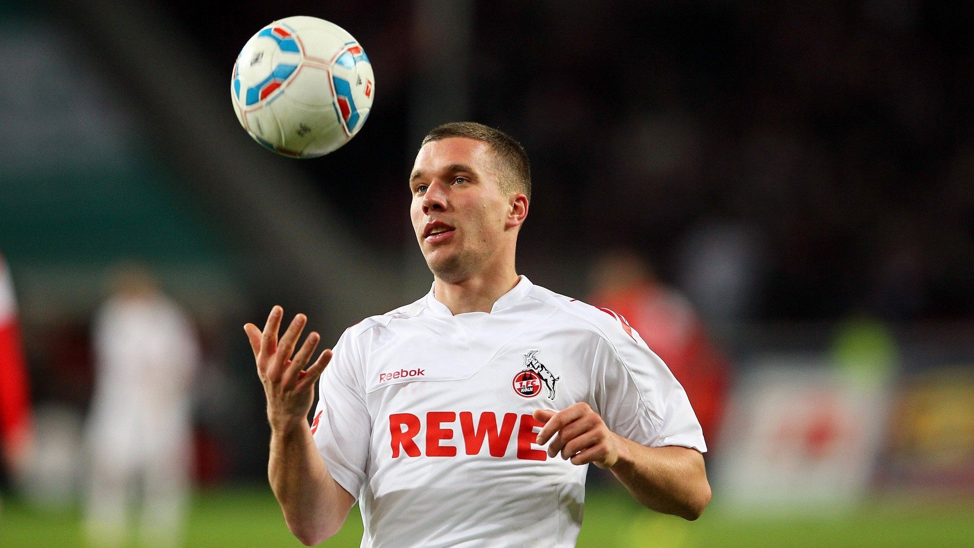 欧冠淘汰赛之夜,米切尔的电子游戏式防守如何单骑破局改写历史?